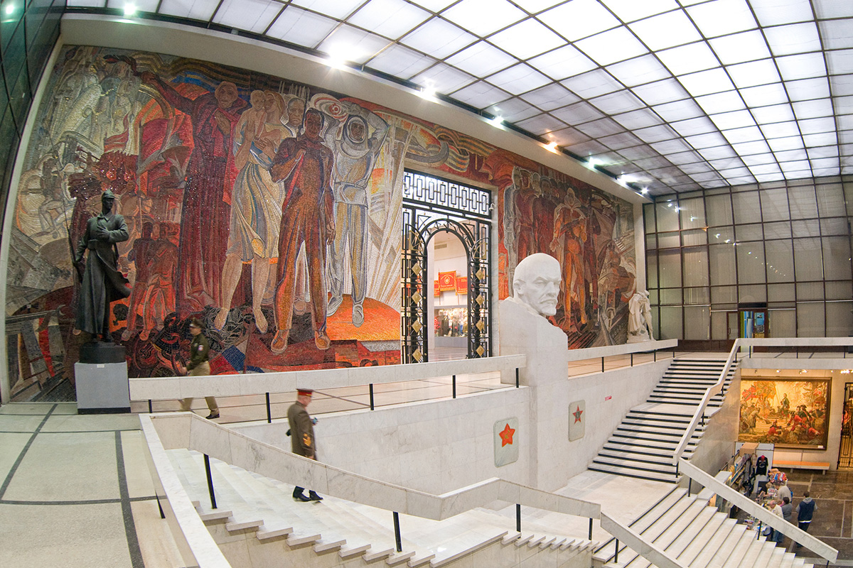 The interior of the Central Armed Forces Museum in Moscow, which was called the Museum of the Soviet Army before 1993. Located on Soviet Army Street, it still has a strong link to Soviet times.