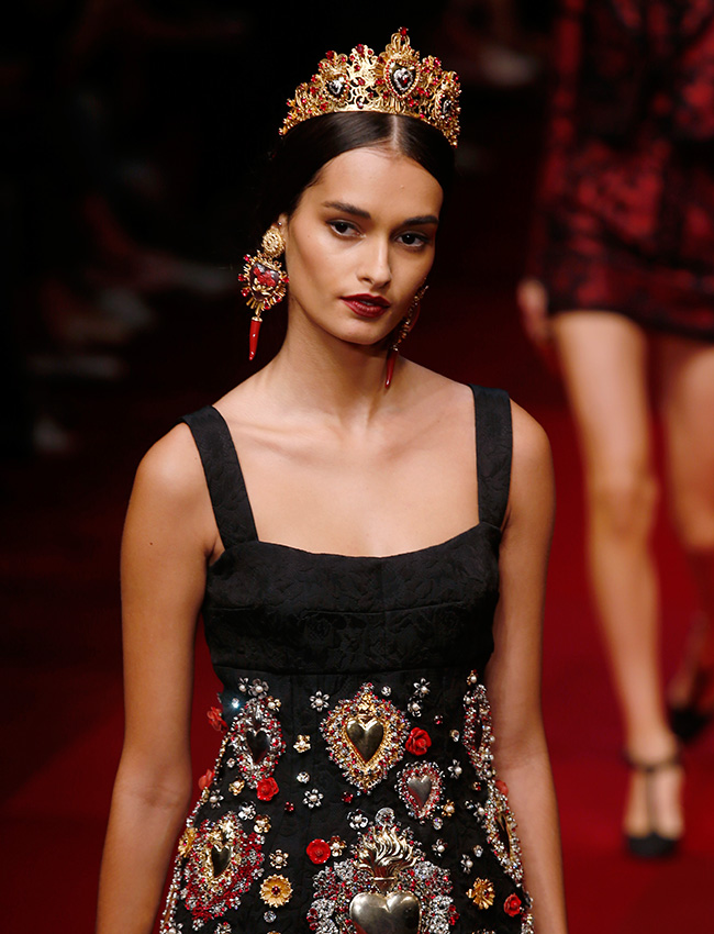 In 2013 Dolce&Gabbana used filigree decorations in various collections. / Dolce & Gabbana women's Spring-Summer 2015 collection