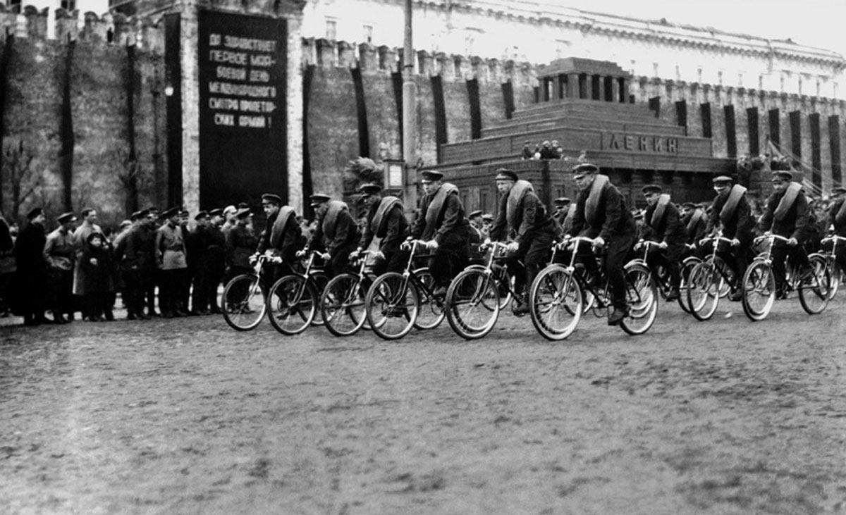 1920-те, парад по случай Първи май на Червения площад.
