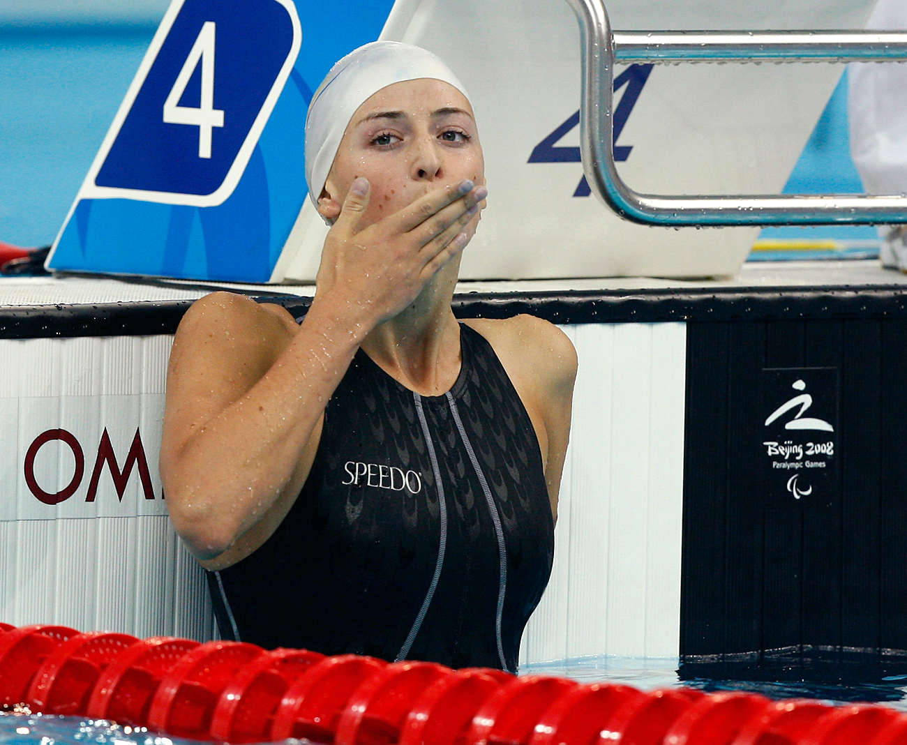 2008년 9월 9일 베이징 올림픽에서 100미터 수영에서 올레샤 블라디키나가 금메달을 첨가했습니다.