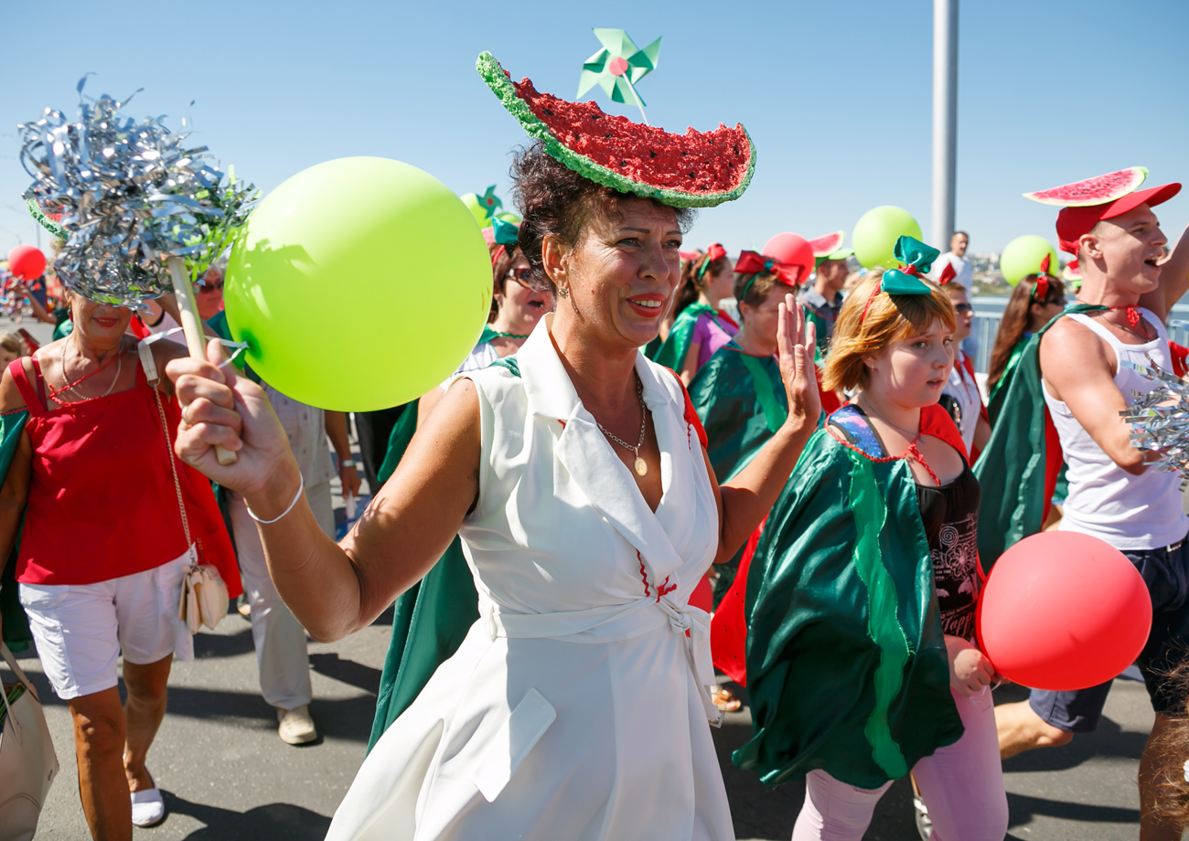 Kamyshinsky Watermelon FestivalУчастники костюмированного парада на Камышинском арбузном фестивале. 