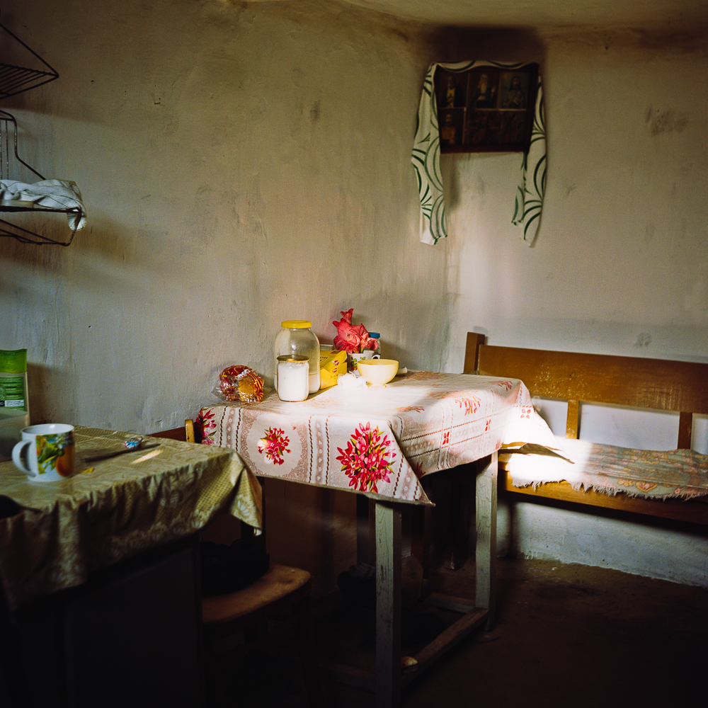 Fotografkinja Anastasija Cajder putovala je provincijskom Rusijom tri godine, posjećujući sela u Kurskoj regiji.