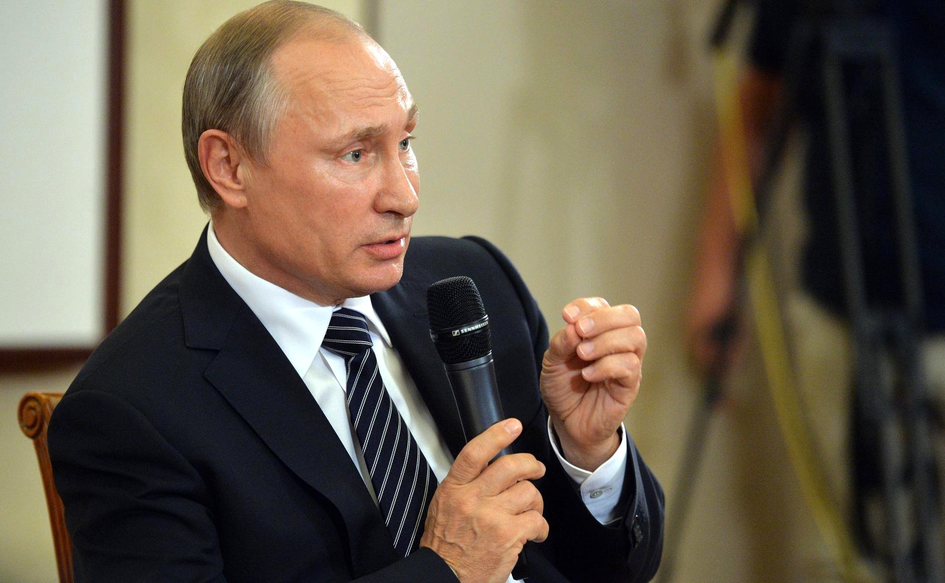 "Pútin está isolado e economia russa, engessada",  lê-se em relatório da agência norte-americana.