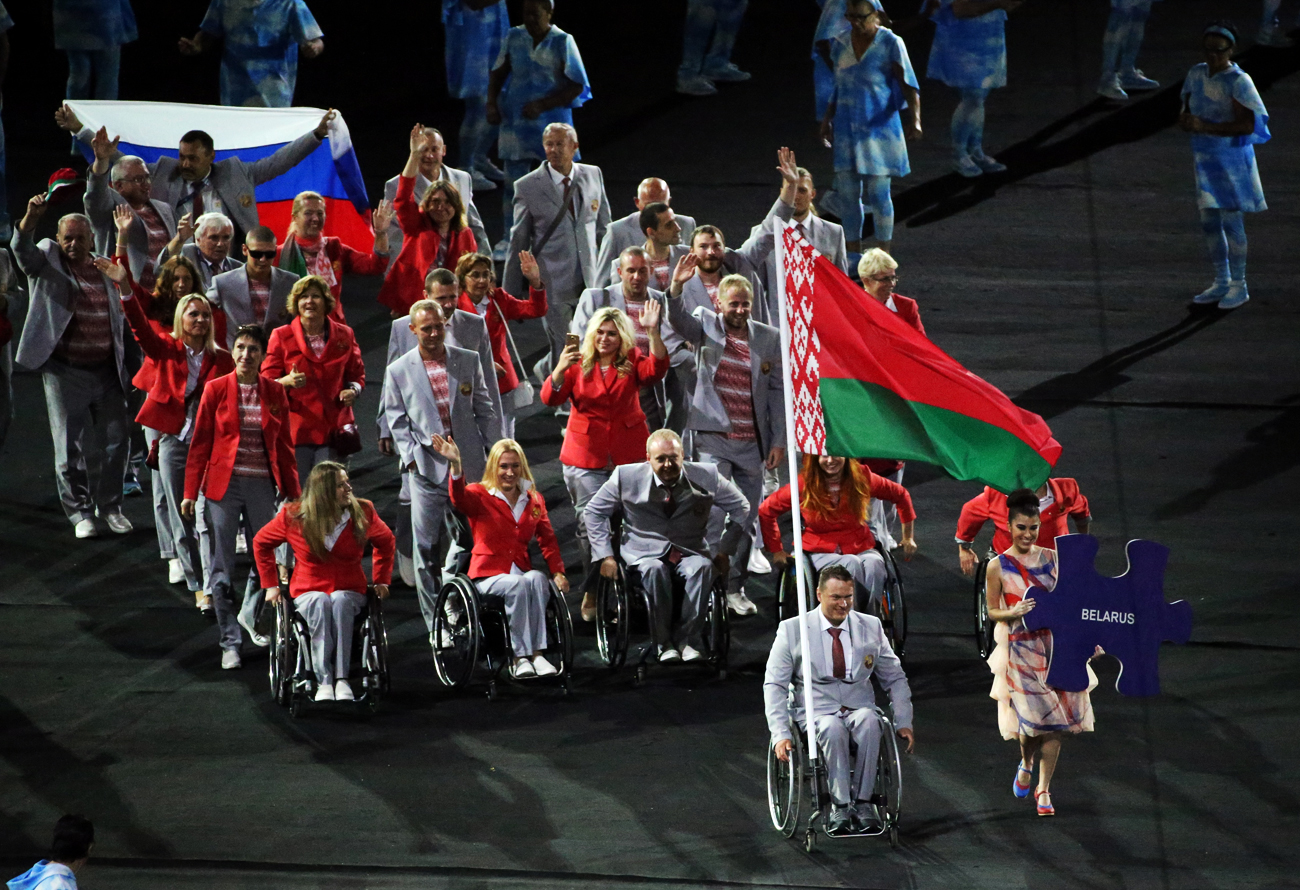 Representante bielorrusso que trazia bandeira pode ser condecorado na Rússia com Ordem da Amizade