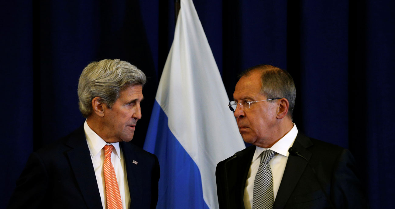 Kerry (esq.) e Lavrov reunidos em Genebra na sexta-feira passada (9)