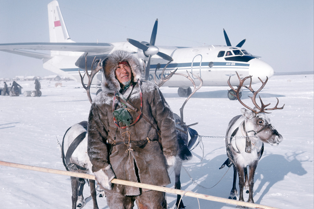 Pesawat dari Yakutsk (sekitar 8.300 km dari Moskow) terbang ke distrik Ulus Nasional tak lebih dari seminggu dua kali.