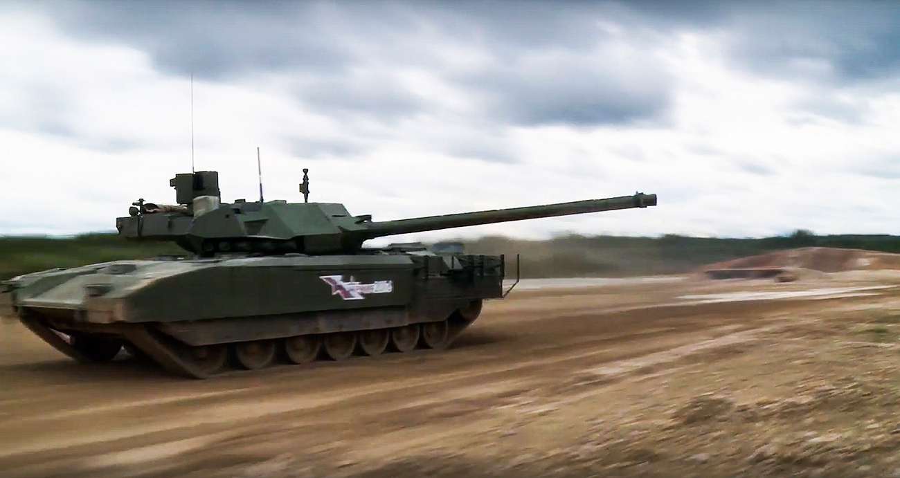 Руски тенк Т-14 „Армата“ на полигонот Алабино во текот на воено-техничкиот саем „Армија-2016“ во близина на Москва, Русија.