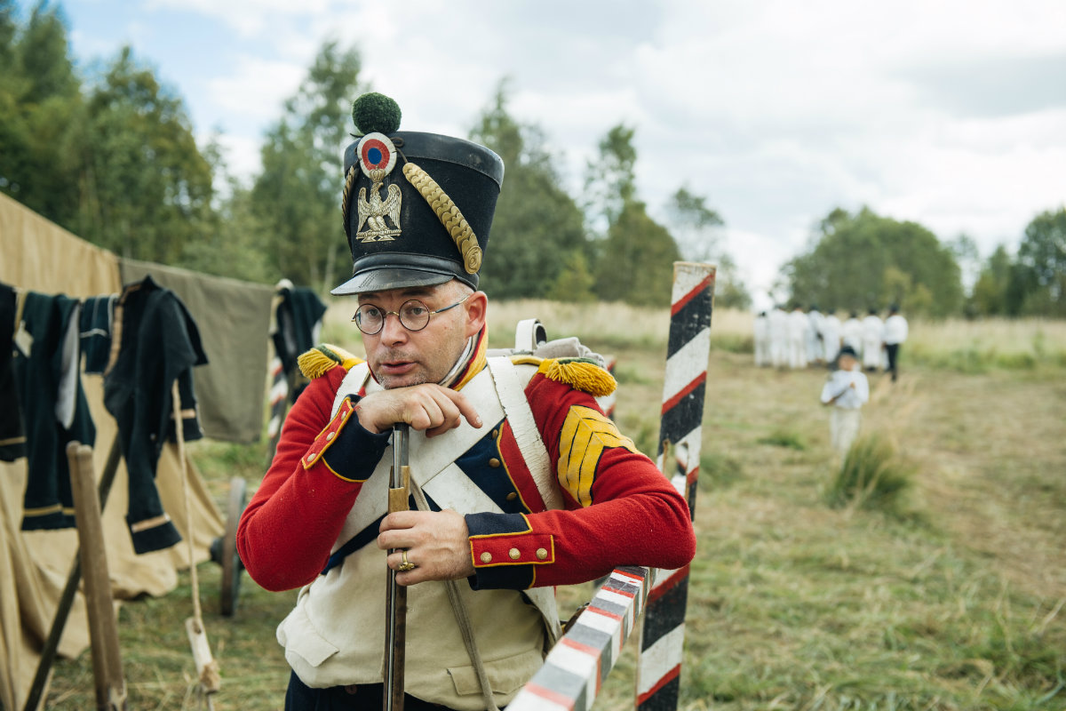 September 2016: Mitglieder von Geschichtsvereinen schlüpfen in die Uniformen russischer und französischer Soldaten des 19. Jahrhunderts, um das damalige Geschehen detailgetreu nachzustellen.