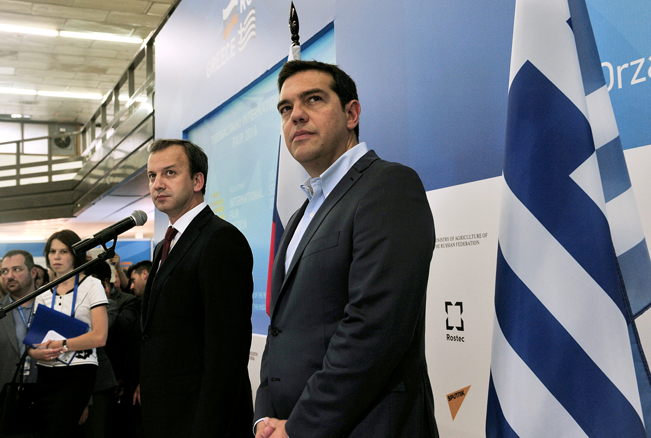Podpredsednik ruske vlade Arkadij Dvorkovič in grški predsednik vlade Aleksis Cipras na Rusko-grškem poslovnem forumu v Solunu. Vir: AFP/East News