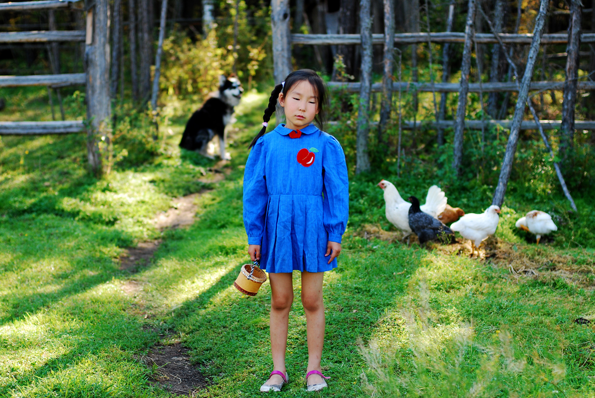 Поредицата се състои от снимки, направени през лятото, прекарано от Аяр Куо в Якутия – нейната родина, с момиченце, което леко напомня на самия автор, когато тя самата расте по тези земи.