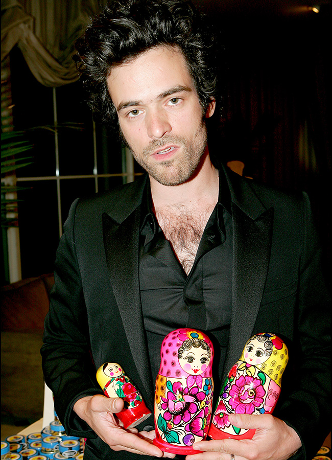 Although choosing is no simple matter, it’s a great gift for your friends. / French actor Romain Duris at film premiere of Russian Dolls movie. Watch RBTH video about matryoshka following the link. 