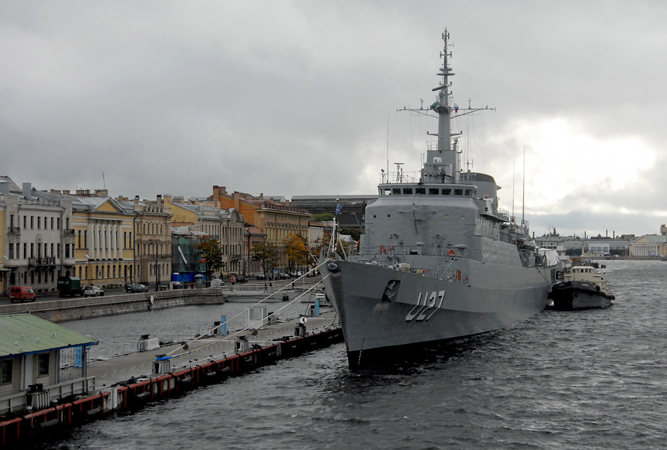 Embarcação "Brasil" tem presença mais recorrente entre as estrangeiras em São Petersburgo,e realiza longos trajetos com seus cadetes todos os anos.