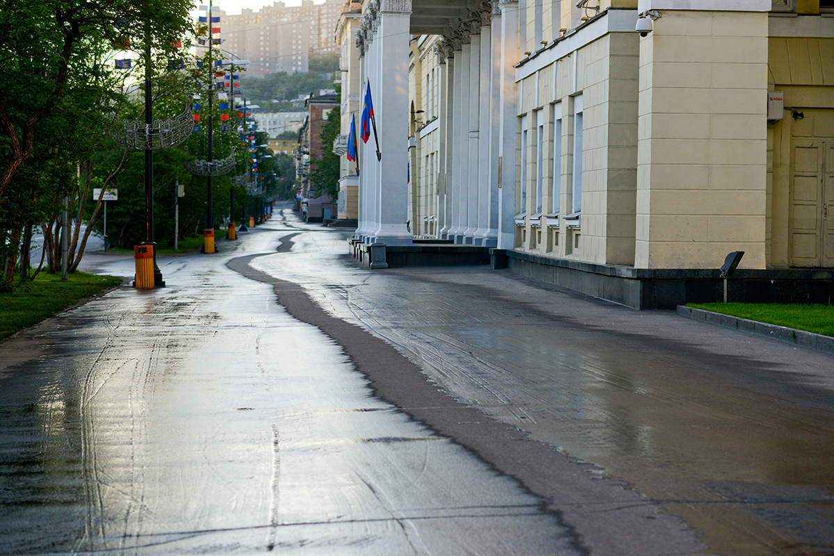 Locals say that during the polar day their electricity costs are practically zero. However, all the money saved during the summer is spent during the polar night.