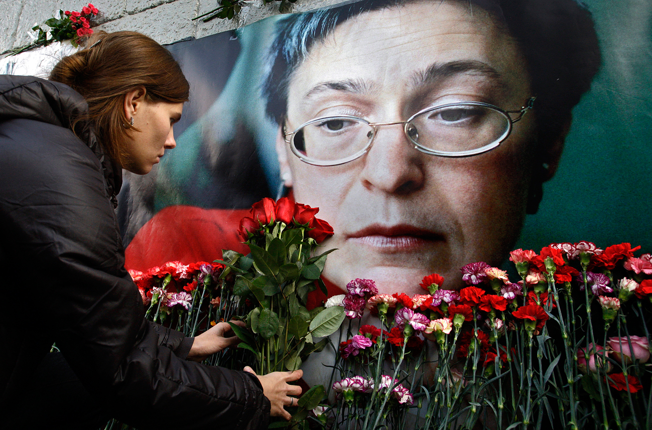 People rally, holding portraits of slain journalist Anna Politkovskaya, in downtown Moscow.
