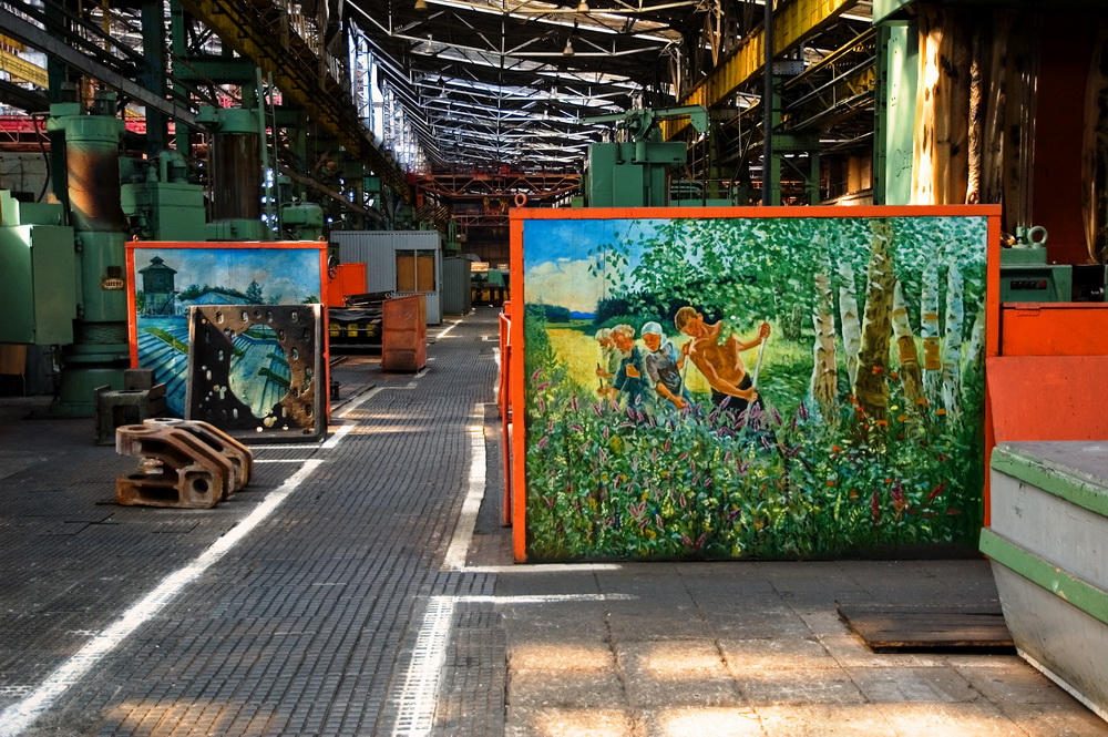 “Abbiamo trascorso moltissimi anni accanto ad autentiche opere d’arte”, dicono stupefatti gli operai della fabbrica di Ekaterinburg