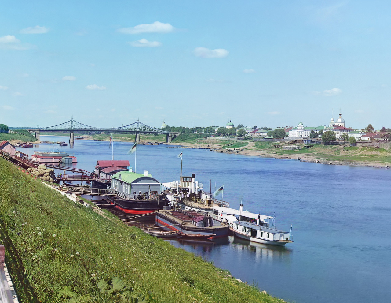 After the October Revolution, Prokudin-Gorsky was appointed to a new professorship under the new regime, but he left Soviet Russia in August 1918. / View of Tver and Volga river. 