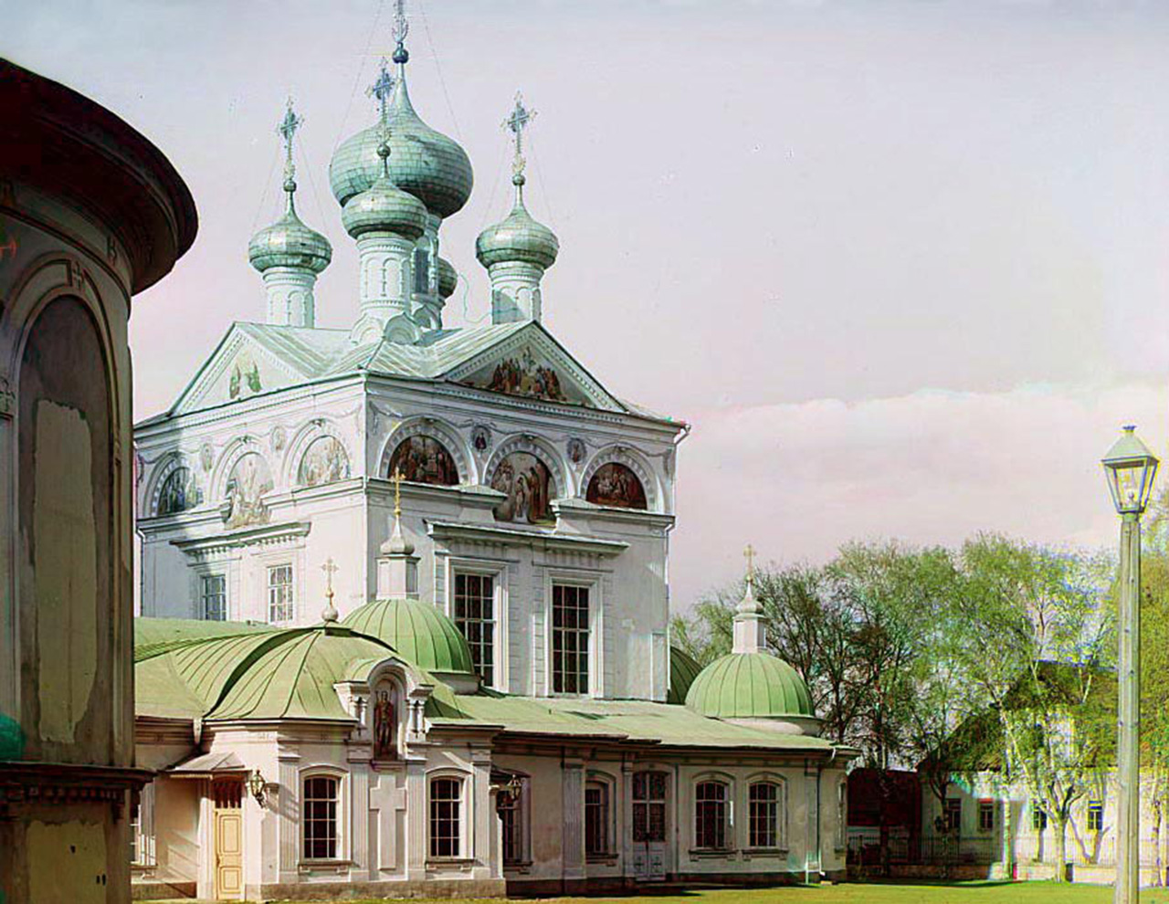 Nell'arco di dieci anni Sergej Prokudin-Gorskij è riuscito a realizzare oltre diecimila fotografie // La Cattedrale della Trinità a Torzhok