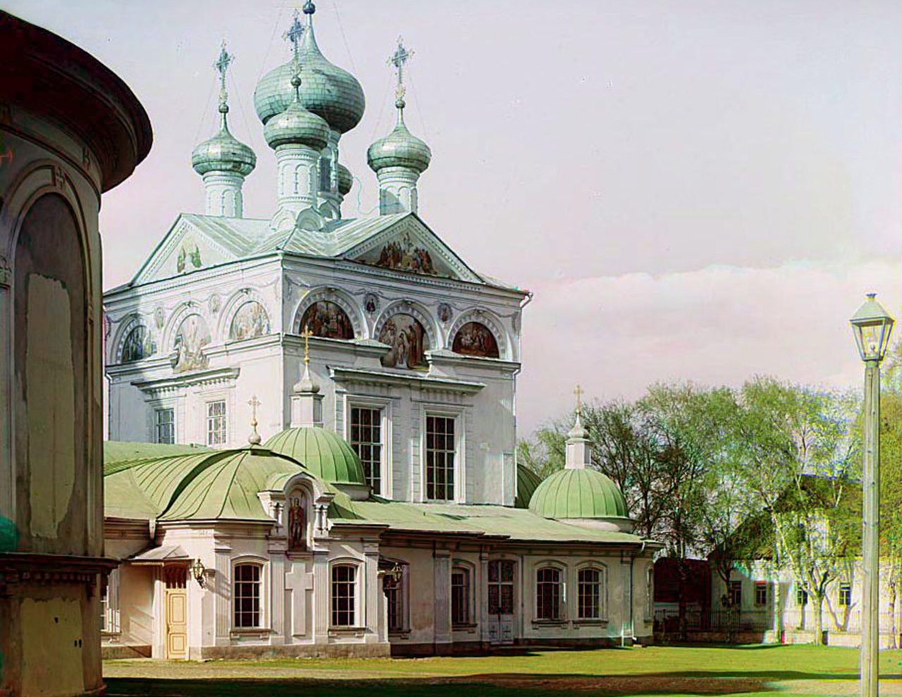 　10年間に、セルゲイ・プロクジン＝ゴルスキーは1万点もの写真のコレクションを蓄積した。 / トルジョークの至聖三者大聖堂。