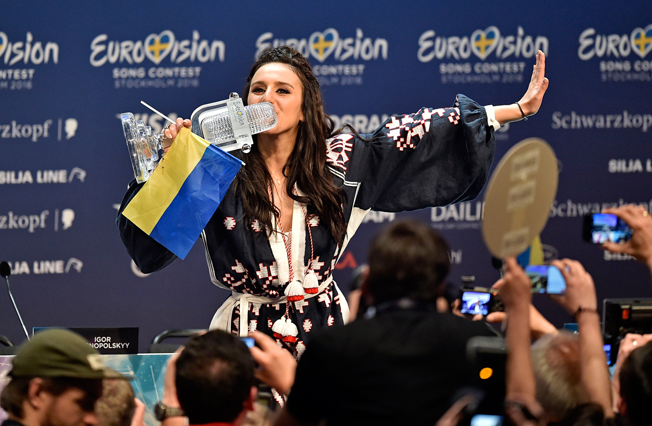 Победителката в миналогодишната "Евровизия" Джамала от Украйна.