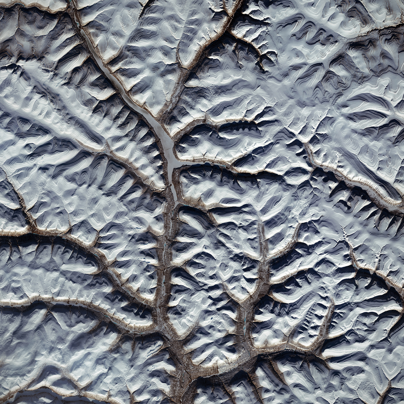 Слика објавена од страна на Европската вселенска агенција (ЕСА) на 28 октомври 2016 покажува слика направена од сателитот „Коперник Сентинел-2А“ над снежните пејзажи на платото Плуторана во северниот дел на Централен Сибир, Русија, 02 Март 2016 година. Област прикажана на сликата е дел од Националниот парк „Путорански“, прогласен за Светско наследство на УНЕСКО.