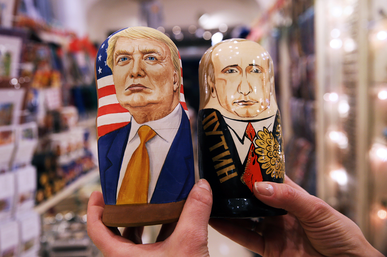 Russian dolls in the likeness of US presidential candidate Donald Trump (L) and Russia's president Vladimir Putin in a souvenir shop. 