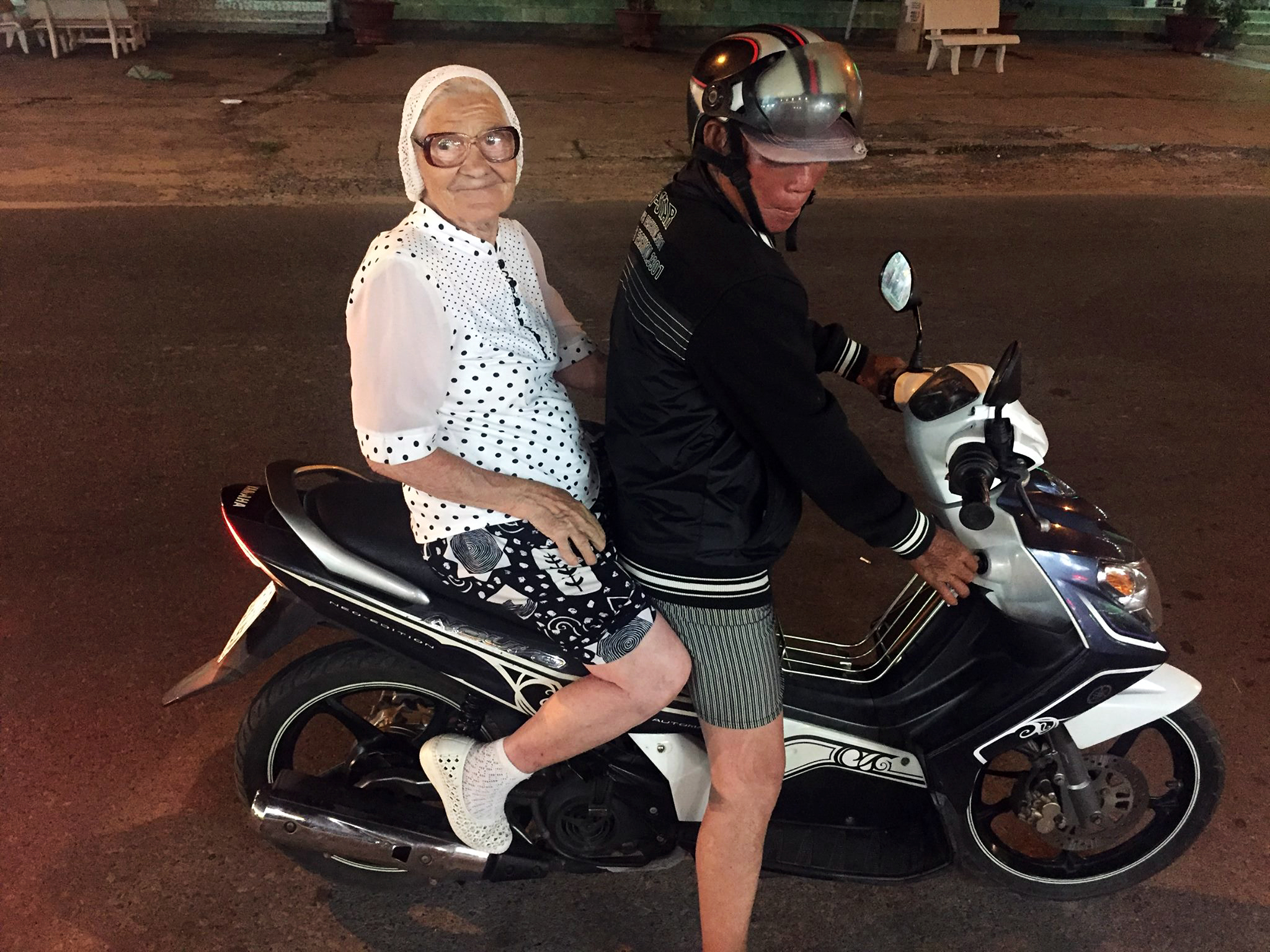 Eine 89-jährige Jelena Jerchowa bereist die Welt und wird über Nacht zum Star.
