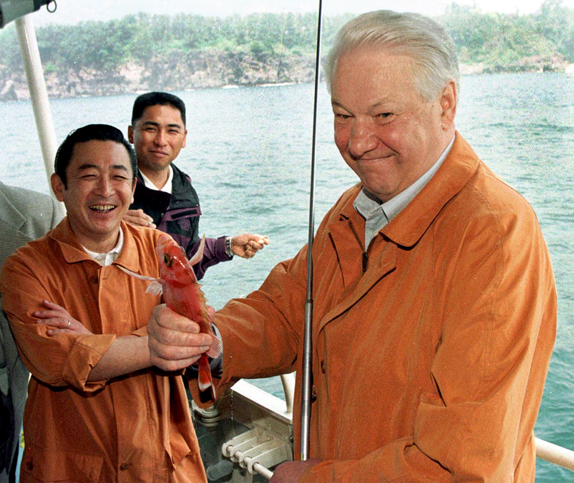 JAPAN, 19 April 1998. Russian President Boris Yeltsin and Japanese Prime Minsiter Hashimoto both have a good catch on a luxury motor cruiser on a fishing trip in Kawana Bay April 19, but the size of the catch is unknown yet. OPS: Russian President Boris Yeltsin (R) boasts his catch to Japanese Prime Minsiter Hashimoto (in pic)