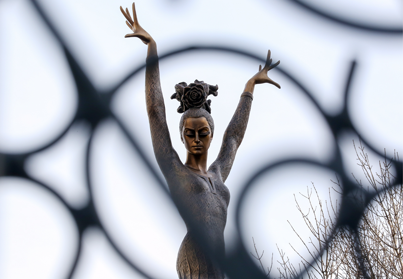 MOSCOW, RUSSIA - NOVEMBER 20, 2016: A monument to Russian ballet legend Maya Plisetskaya as Carmen by sculptor Viktor Mitroshin in a public garden in Bolshaya Dmitrovka Street, during the unveiling ceremony. 