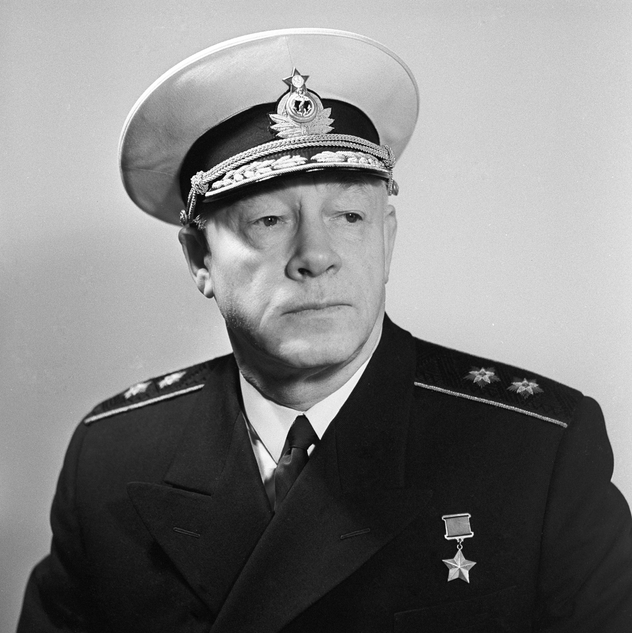 Vice Almirante Nikolái Kuznetsov (1902-1974) en los años 60.