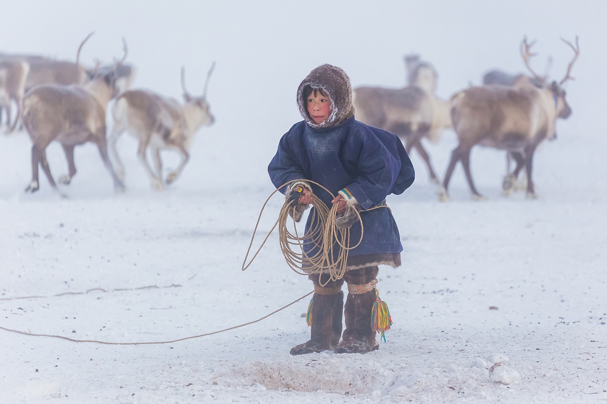 Разположен на Ямалския полуостров, Ямало-Ненецкият автономен оркъг е една от най-големите дестинации за етнографски туризъм в Русия. В този смисъл единствен неин съперник е Ханти-Мансийският окръг (известен още като Югра), който е на юг. Местният етнографски резерват "Торум Маа" е сред първите, създадени в Русия още в средата на 1980-те години.