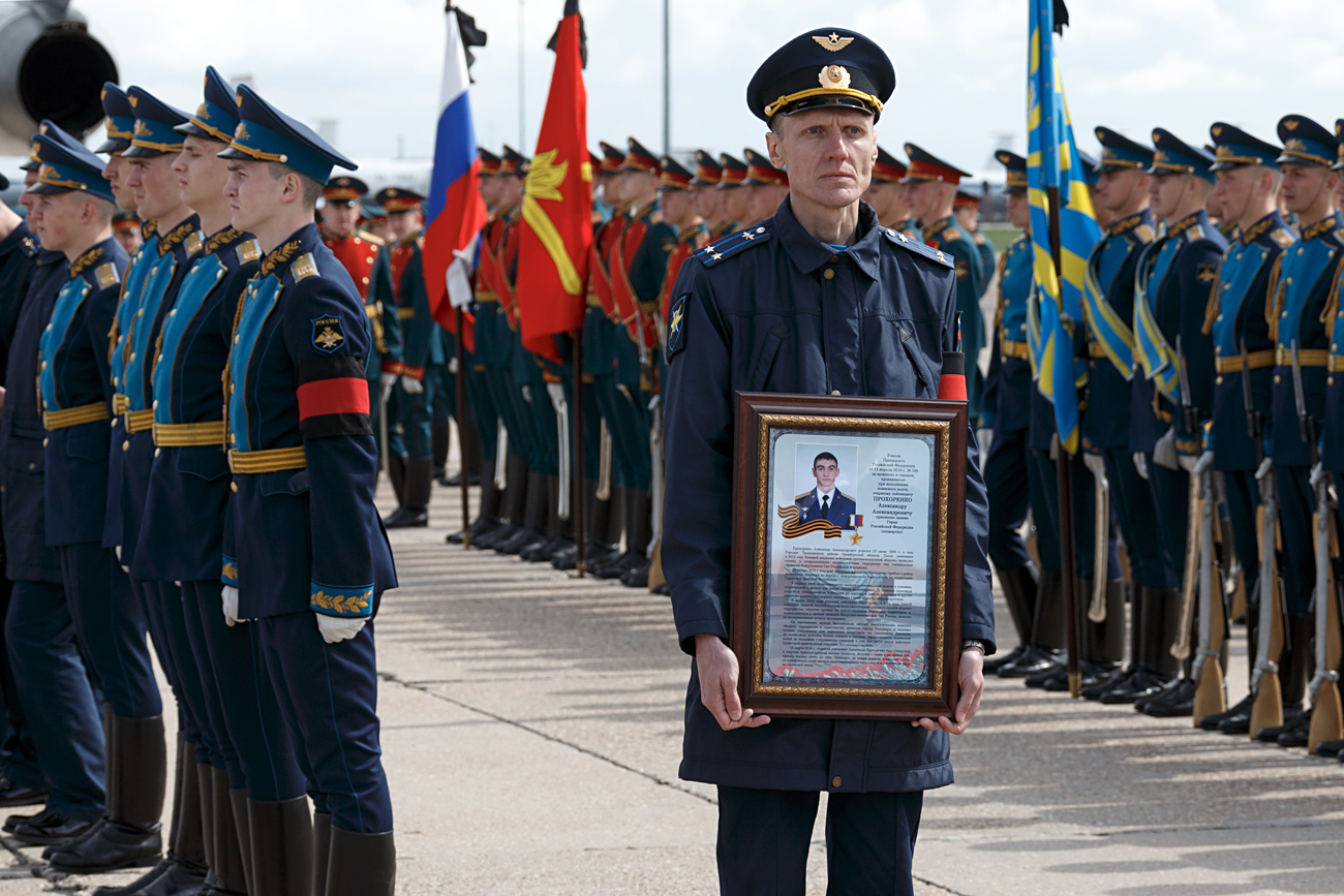 Mourning ceremony for a Hero of Russia Alexander Prokhorenko, an officer of Russia's special force, who was killed in Syria last March 17 while performing a combat assignment. The ceremony takes place on the Chkalovsky aerodrome before the body's shipment to the Orenburg Region, the birthplace of Alexander Prokhorenko.
