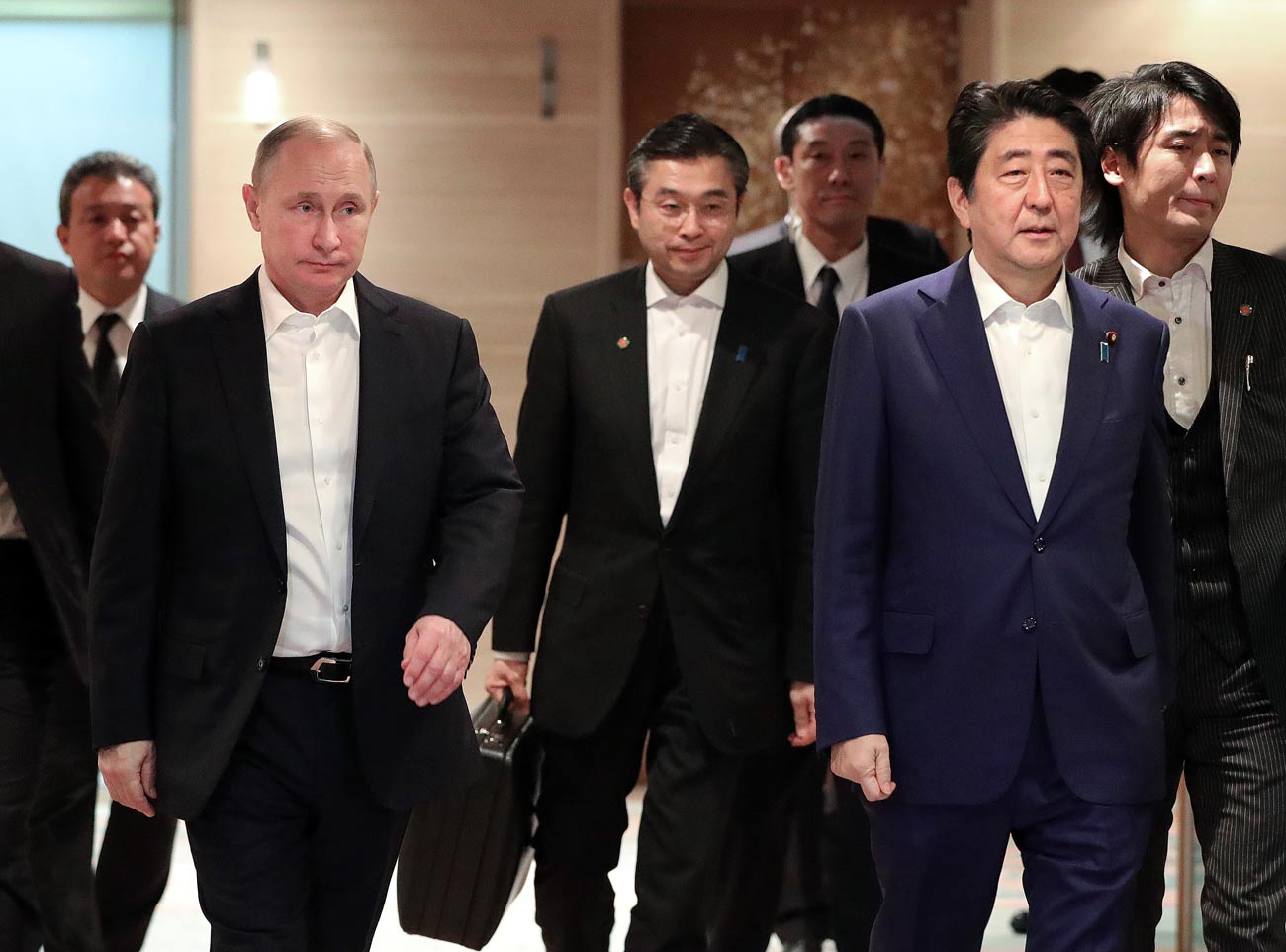 Russian President Vladimir Putin and Japanese Prime Minister Shinzo Abe, front, right, durong a meeting in Nagato, Yamaguchi Prefecture