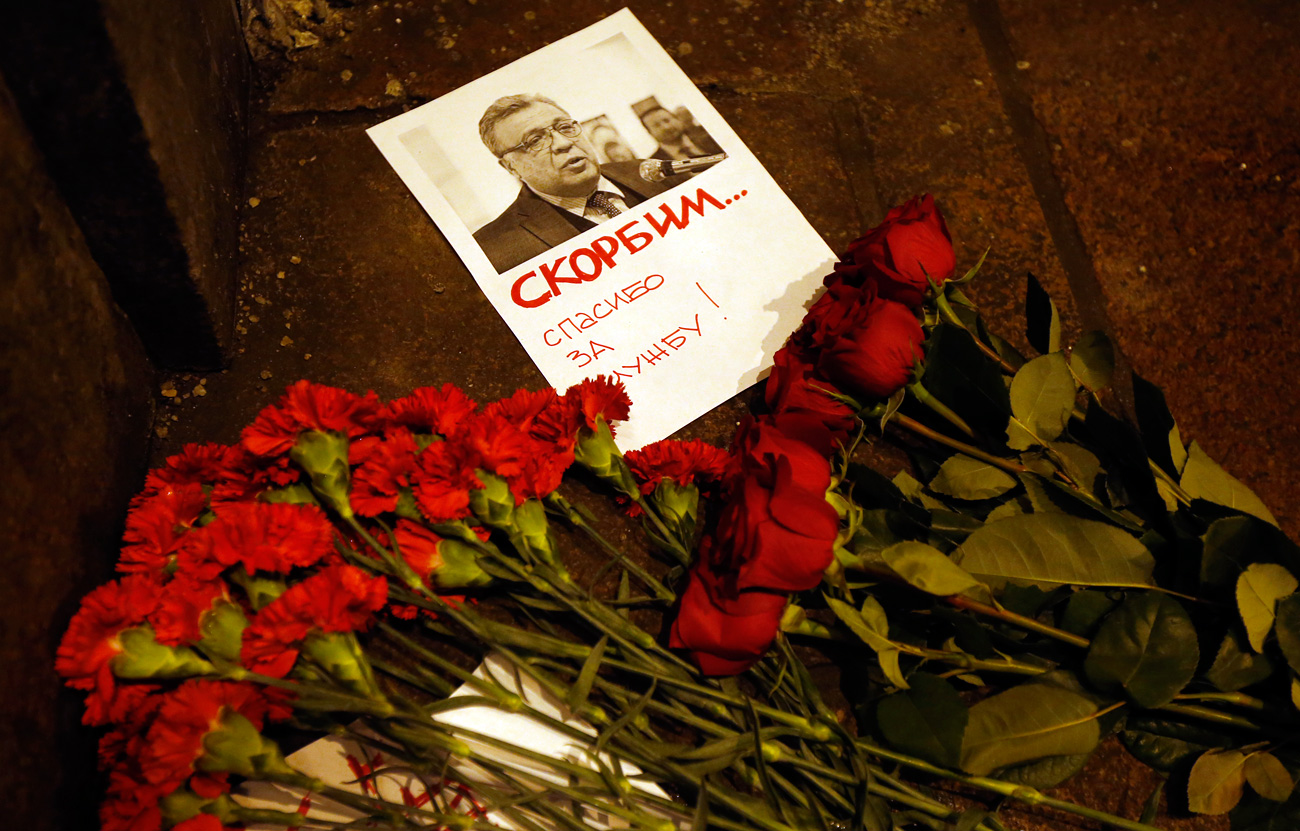 Flowers lie near a picture of Russia's Ambassador to Turkey Andrei Karlov outside the Russian foreign ministry in Moscow, Dec. 19, 2016. Andrey Karlov has been shot at an art exhibition in the Turkish capital of Ankara. 