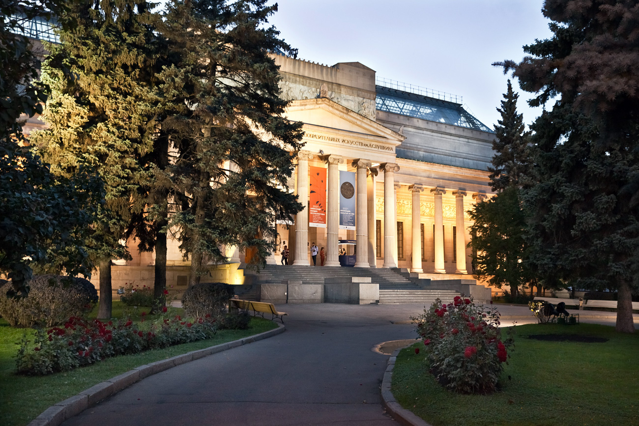 La facciata del museo Pushkin di Mosca.