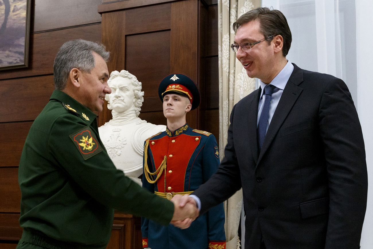 Russian Defence Minister Sergei Shoigu, right, and Serbian Prime Minister Aleksandar Vucic during a meeting in Moscow.
