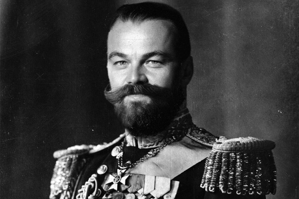 제정 러시아의 마지막 황제 니콜라이 2세도 있다. 디카프리오가 니콜라이 2세를 연기하려면 콧수염을 짙게 길러야 하는데, 이걸 제외하면 다른 특징은 모두 완벽하다.