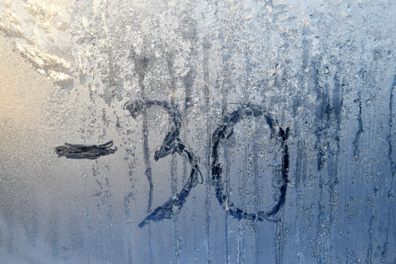 Москва. Заскрежено стъкло с надпис, -30° С, 6 януари 2017.