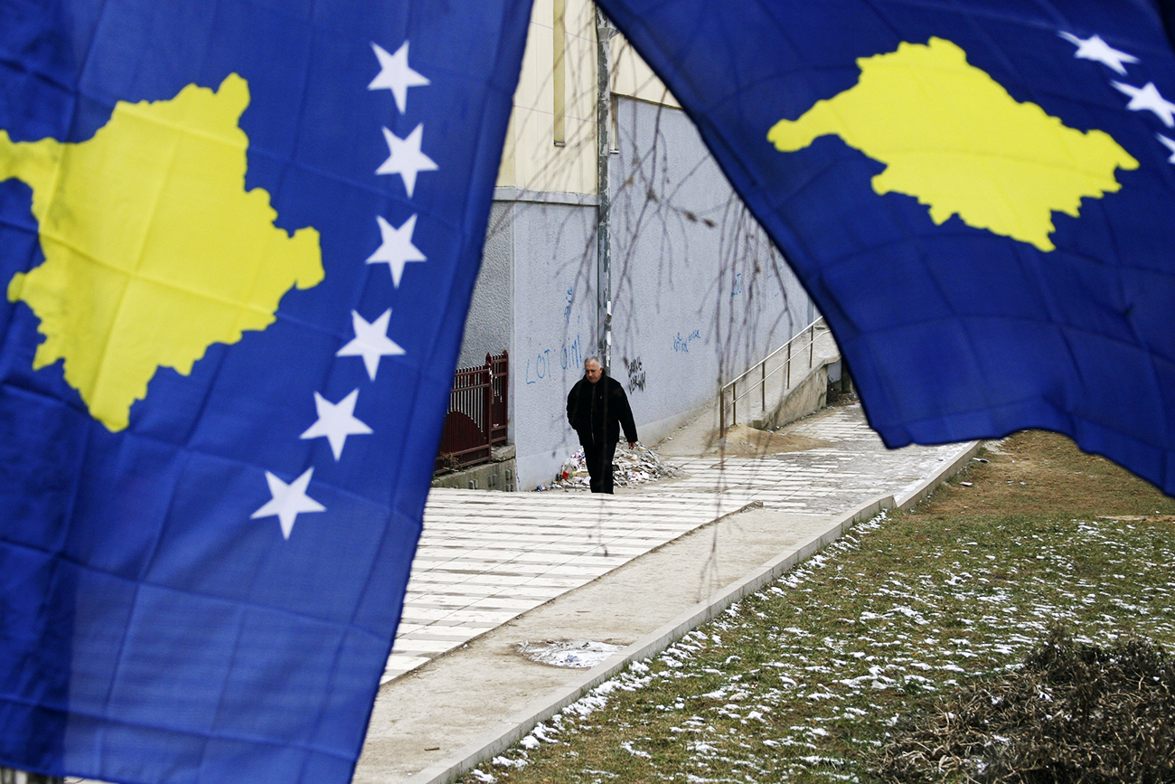 Kosovo je februarja 2008 razglasilo neodvisnost od Srbije. Neodvisnost Kosova priznava 111 članic OZN, medtem ko ga Rusija, Srbija, Kitajska, Indija, Brazilija, Mehika, JAR in mnoge druge države še vedno smatrajo za del Srbije.