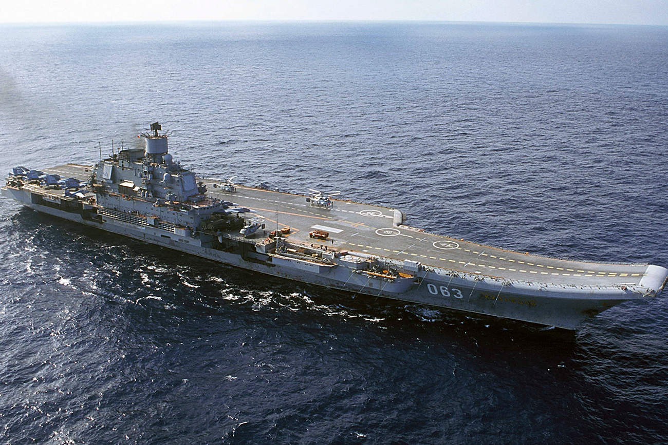 Com 62 mil toneladas, Almirante Kuznetsov é o maior navio já projetado na URSS e na Rússia
