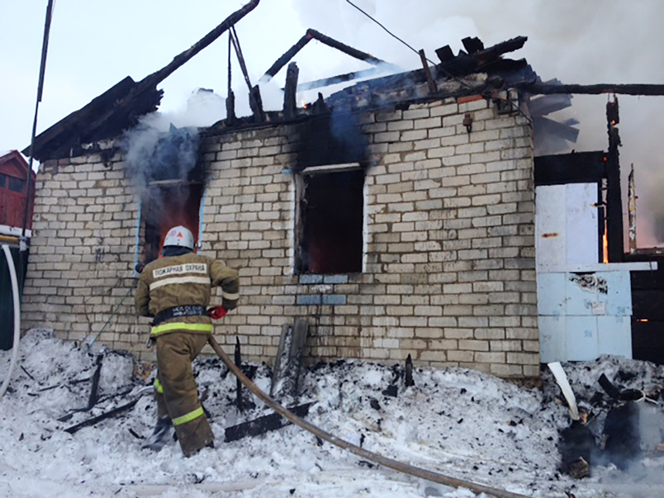 Eine mehrköpfige Familie hat beim Brand alles verloren - außer Kinder. 