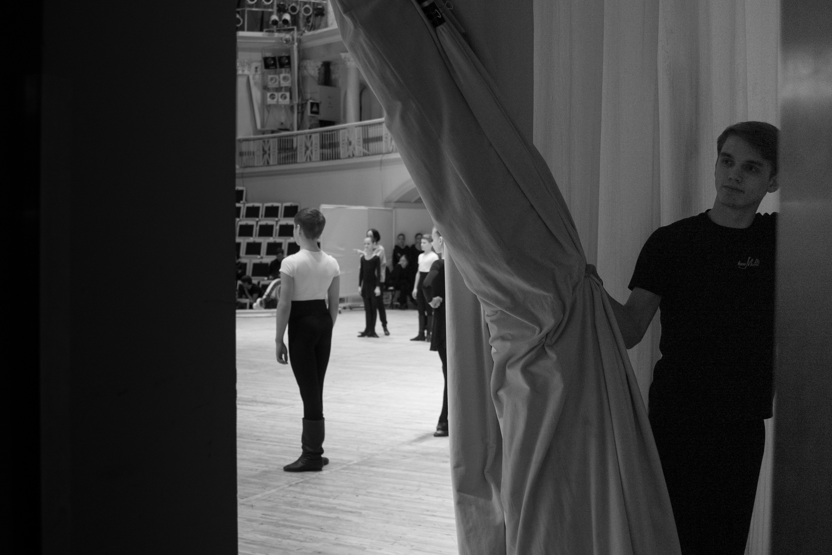 Dietro le quinte di un balletto portato in scena sulla coreografia di Igor Moiseev.