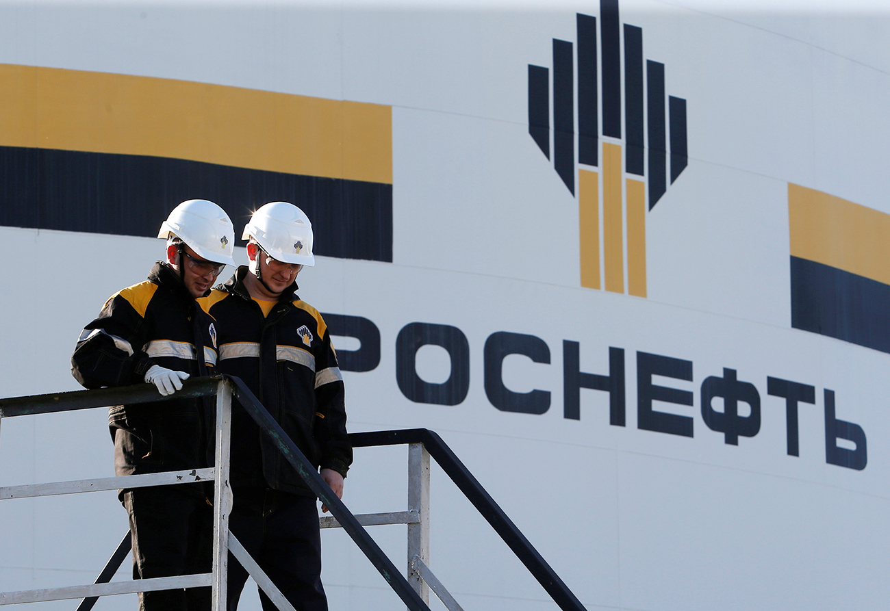 The Russian economy depends on income from oil exports. The public, however, does not know the names of the new owners of the country's largest oil company.