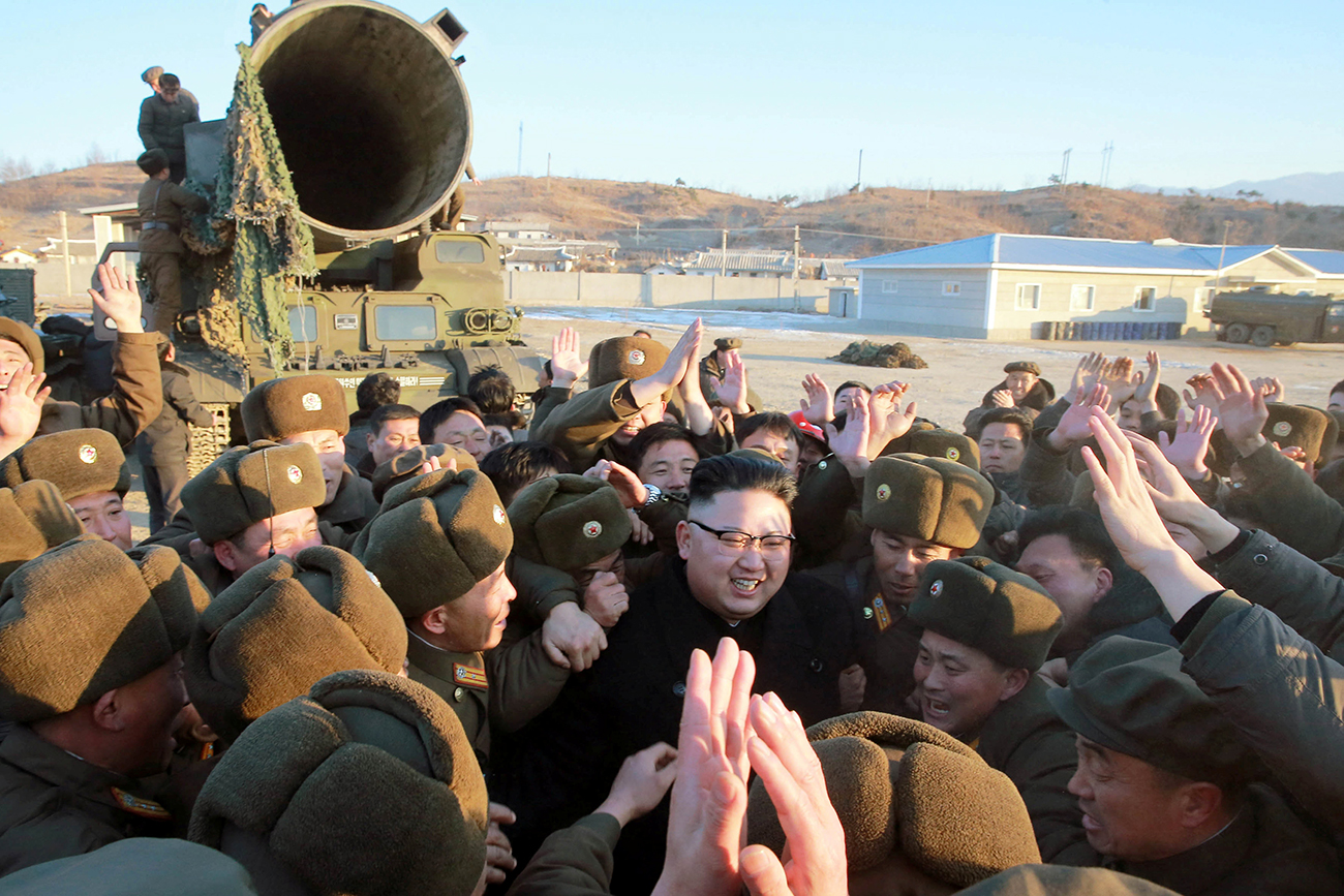 Kim Jong-un, leader de la Corée du Nord, lors du tir de missile balistique.