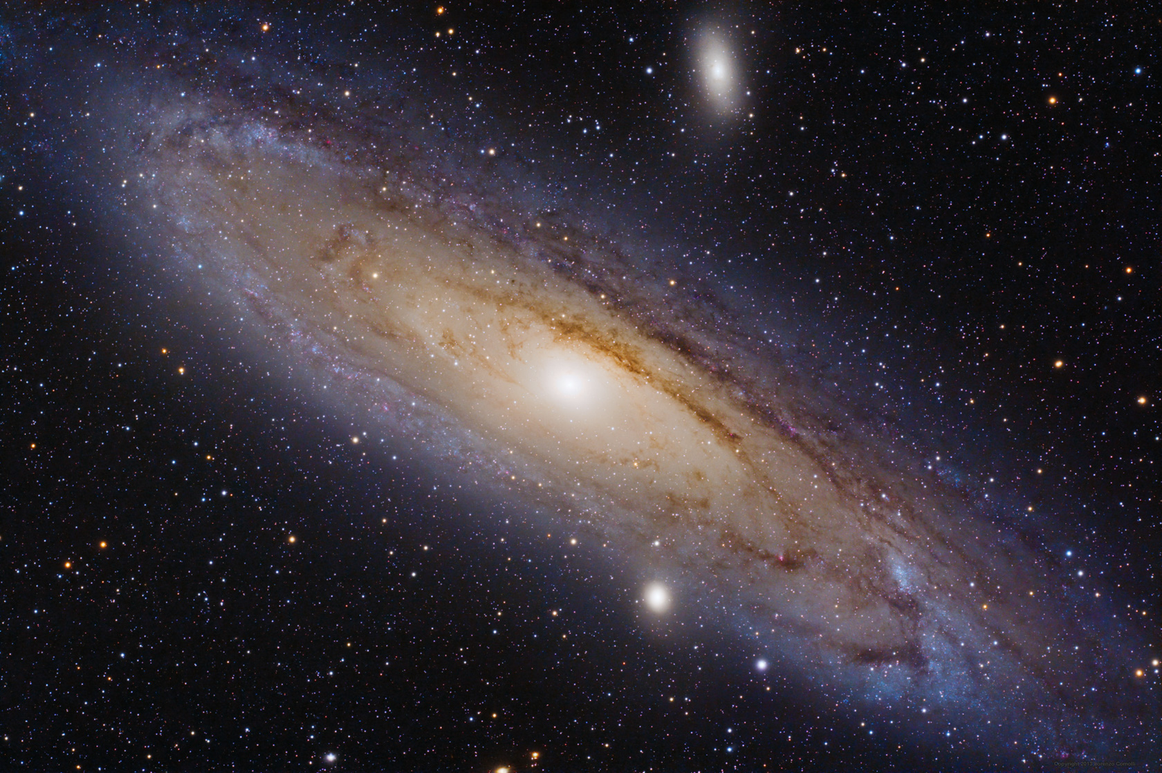 La Galassia di Andromeda è una galassia spirale gigante del Gruppo Locale. Si trova a circa 2,5 milioni di anni luce dalla Terra