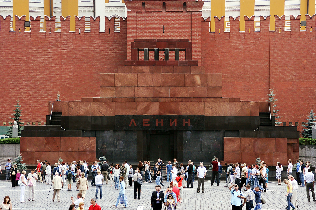 Leninov mavzolej na Rdečem trgu v Moskvi.