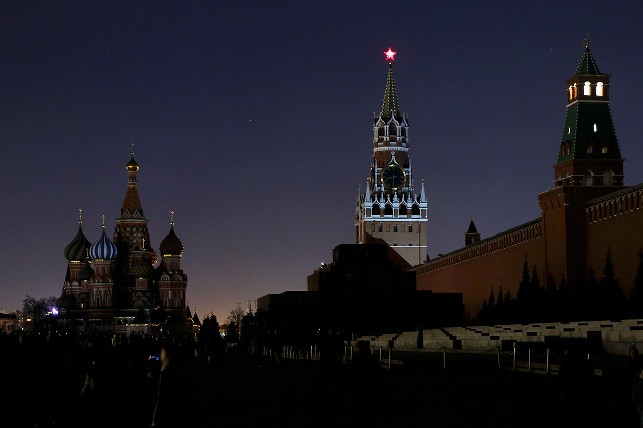 A view shows the St. Basil's Cathedral (L) and the Kremlin wall, after the lights were switched off for Earth Hour in Red Square in central Moscow, Russia, March 25, 2017.