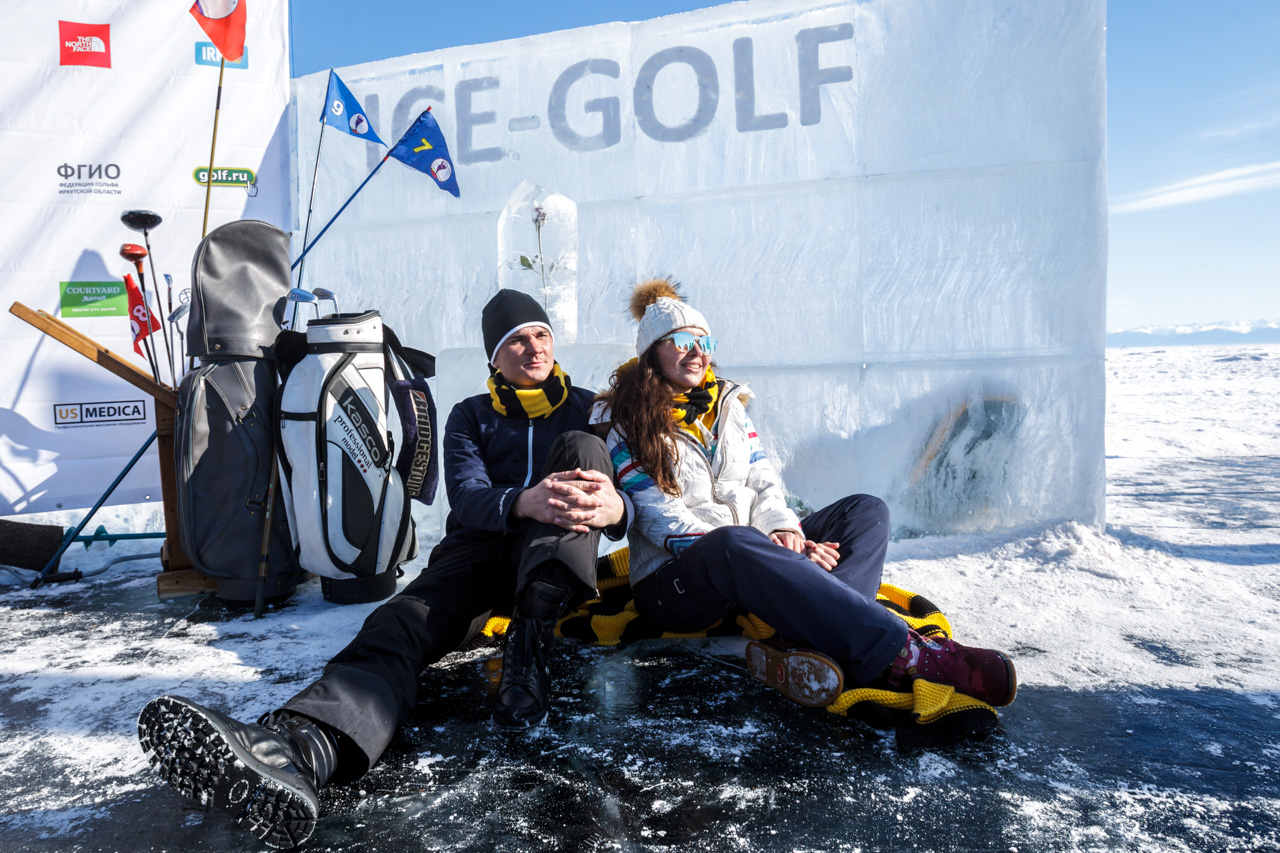 En 12 ans de compétition, plus de 1000 personnes sont venues pratiquer le golf sur la glace du lac Baïkal. Le plus grand tournoi a attiré plus de 150 professionnels et amateurs. En outre, le Baïkal accueillera le Championnat du monde de golf sur glace en 2020.