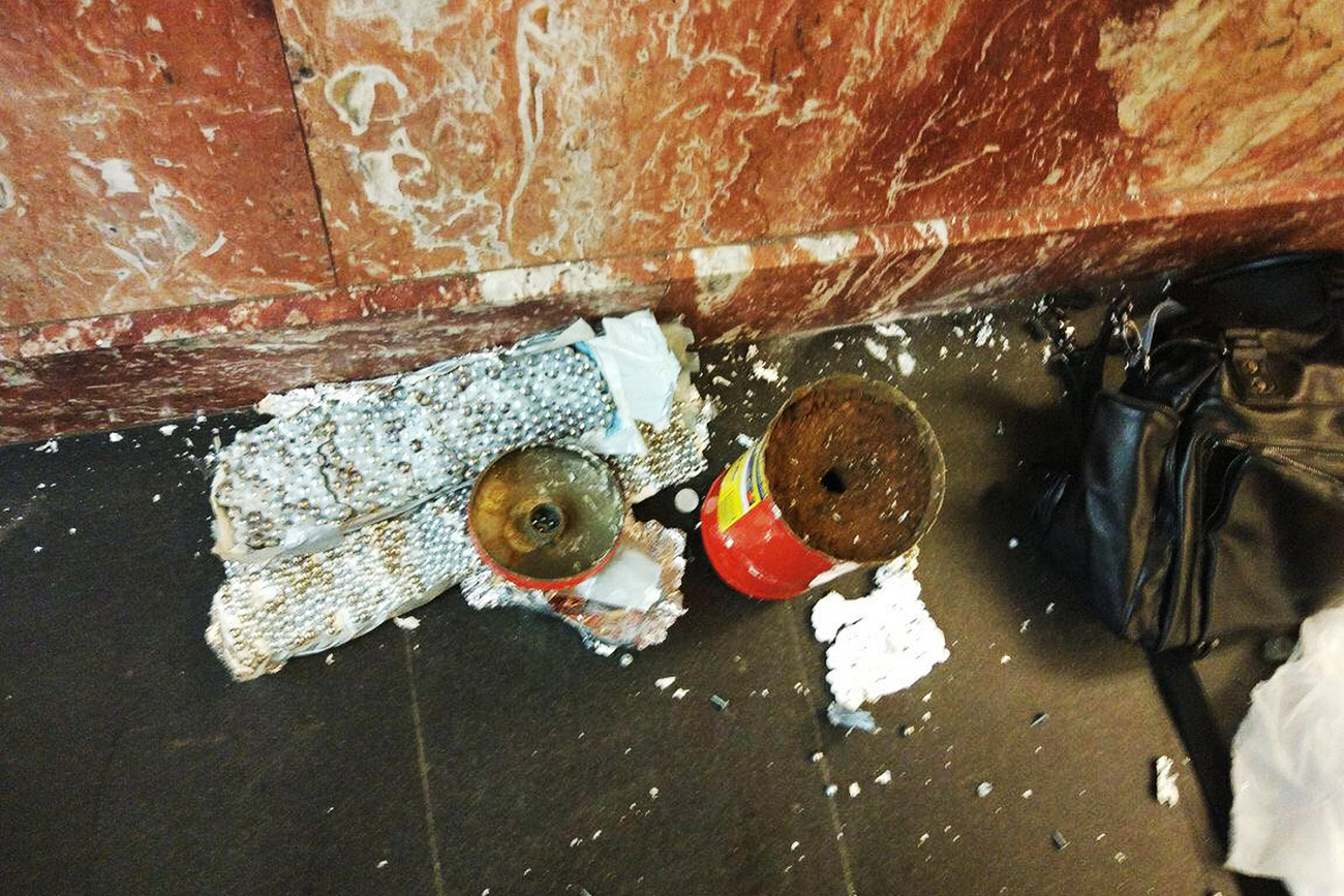 Neutralized bomb at the metro station 'Ploshchad Vosstaniya'.