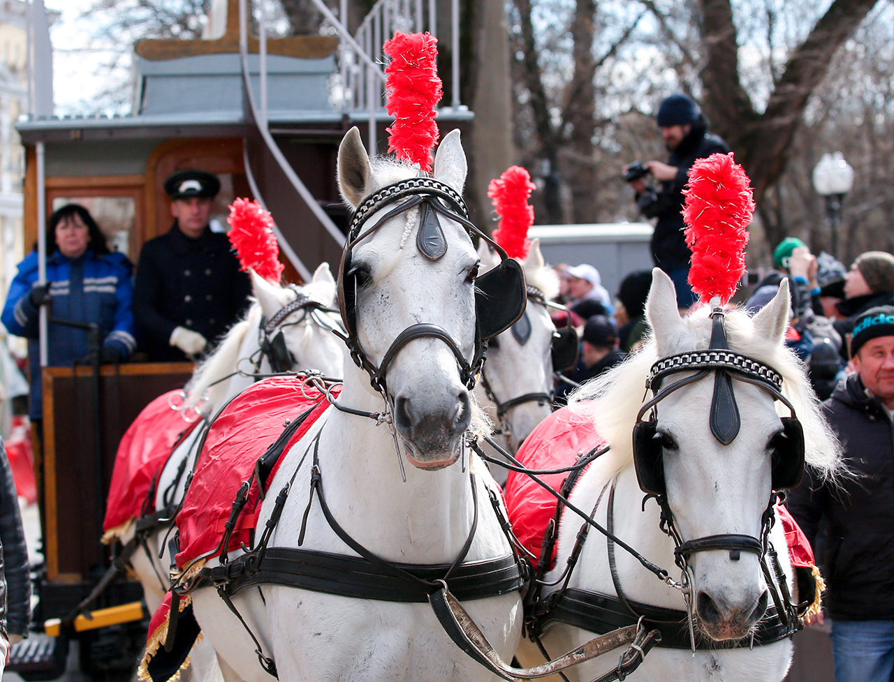 A história do transporte público de Moscou remonta à carruagem puxada por cavalos do século 19.