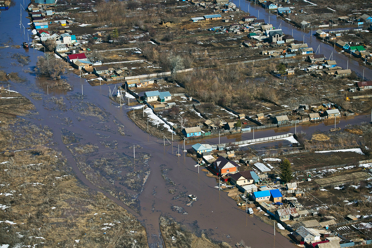 Где сейчас наводнения в россии. Якутск 2001 наводнение. Хатанга наводнение 1982. Наводнение Кемерово 2004. Шебалино наводнение.